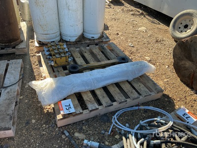 Quantity of Tigercat Parts Pièces diverses