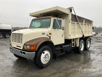 1999 International 4900 T/A Dump Truck