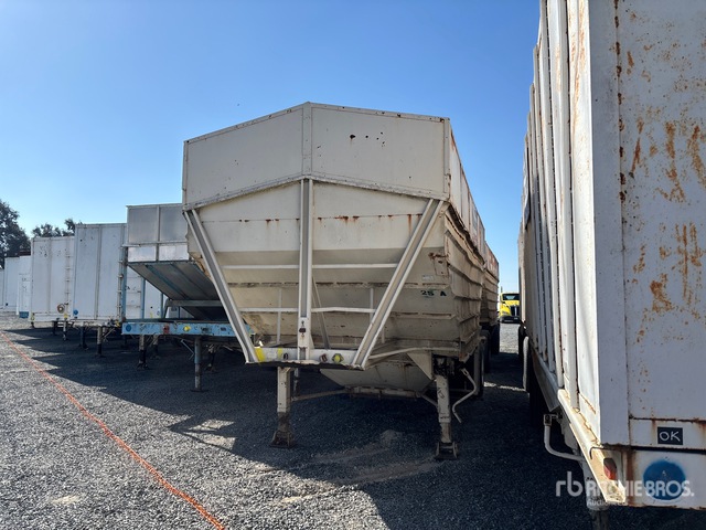 1968 Utility S/A Lead Hopper Bottom Grain Trailer | Ritchie Bros ...