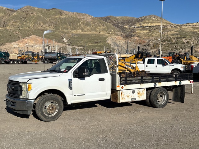 2017 Ford F-350 4x2 Flatbed Truck