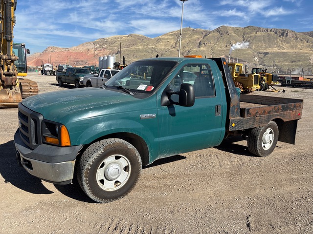2006 Ford F-250 4x2 Flatbed Truck