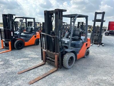 2014 Toyota 8FDU25 4650 lb Pneumatic Tire Forklift