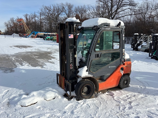 2021 Toyota 8FDU25 4500 lb Pneumatic Tire Forklift