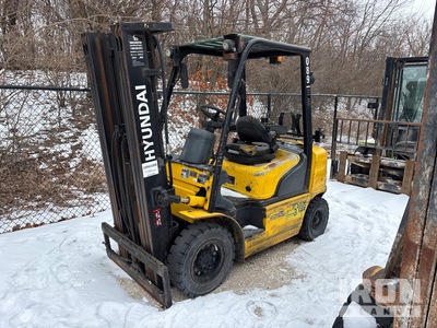 2017 Hyundai 25L-7A 5000 lb Cushion Tire رافعة شوكية