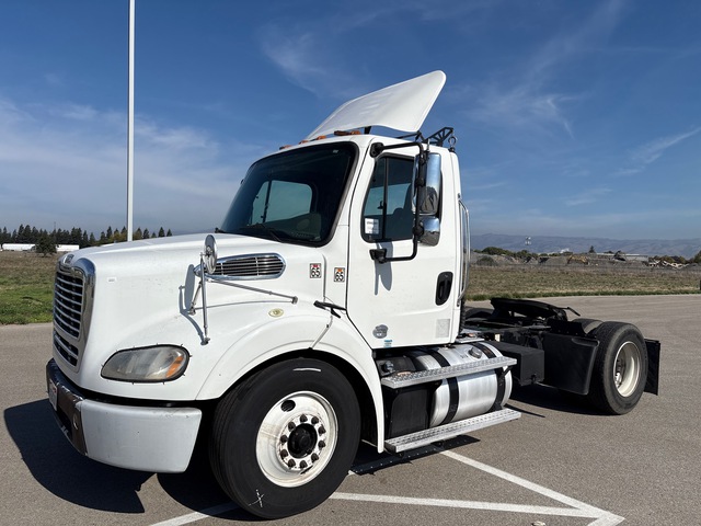 2017 Freightliner M2112 4x2 S/A Day Cab Truck Tractor 2017 Freightliner M2112 4x2 S/A Day Cab Truck Tractor