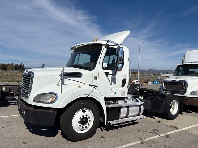 2013 Freightliner M2112 4x2 S/A Day Cab Truck Tractor (Inoperable) 2013 Freightliner M2112 4x2 S/A Day Cab Truck Tractor (Inoperable)