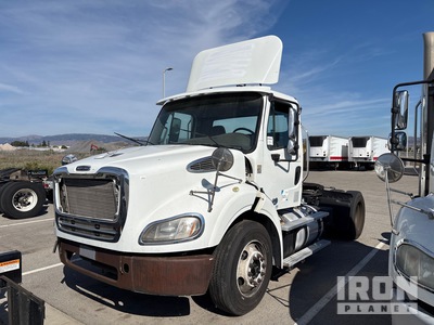 2013 Freightliner M2112 4x2 2-Achs Sattelzugmaschine (Inoperable)