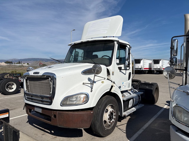 2013 Freightliner M2112 4x2 S/A Day Cab Truck Tractor (Inoperable) 2013 Freightliner M2112 4x2 S/A Day Cab Truck Tractor (Inoperable)