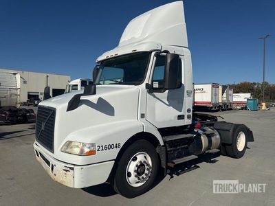 2016 Volvo VNM42T 4x2 Cabeza Tractora Cabina Corta