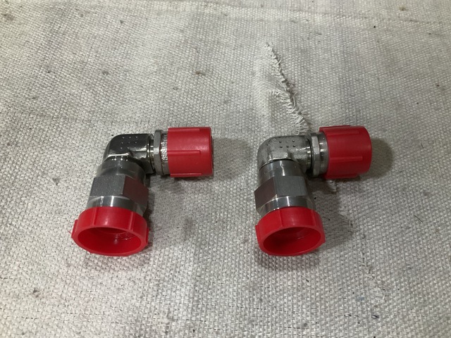 (37) Parker-Hannifin R4200CC6-90 Tube to Hose Elbows