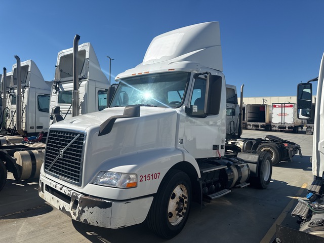 2015 Volvo VNM42T 4x2 S/A Day Cab Truck Tractor 2015 Volvo VNM42T 4x2 S/A Day Cab Truck Tractor