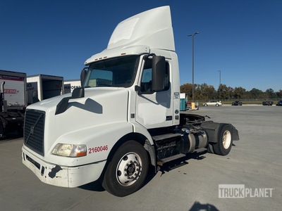 2016 Volvo VNM42T 4x2 Cabeza Tractora Cabina Corta