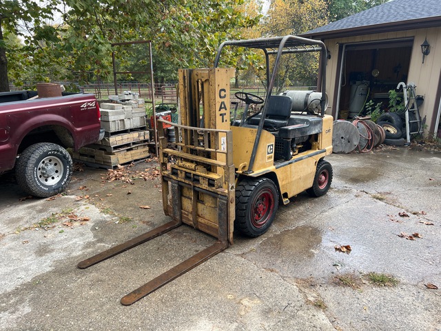 Cat V60 6000 lb Pneumatic Tire Forklift