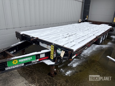 2009 CMI 25 ft Tri/A Equipment Trailer