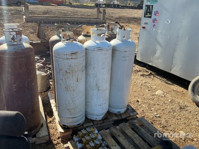 Quantity of (6) 100lb Propane Tanks Varios, tienda, almacen, consumidor