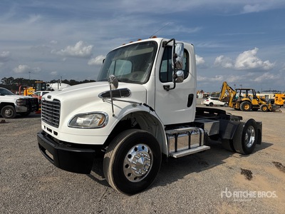 2015 Freightliner M2 106 4x2 Ciągnik siodłowy z kabiną dzienną S/A