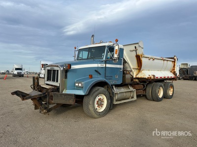 2002 Freightliner FLD1125D 6x4 Spreader Truck