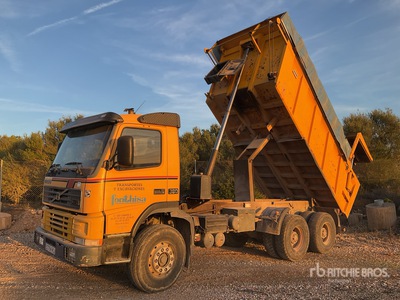 2002 Volvo FM12-380 6x4 T/A Camión dumper
