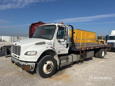 2016 Freightliner M2106 4x2 Autocarro con pianale rollback