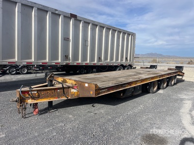 2002 Ready Haul R25215PFA 29 ft Tri/A Equipment Trailer
