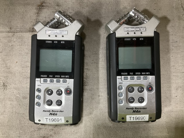 (32) Zoom H4n Handy Recorders
