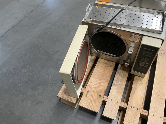 Pelton & Crane Validator Plus AD Autoclave Sterilizer Pelton & Crane Validator Plus AD Autoclave Sterilizer