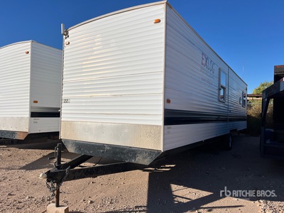 2014 Allen Camper Mfg. Co. 32 WL 32 ft T/A Travel Trailer (Inoperable)