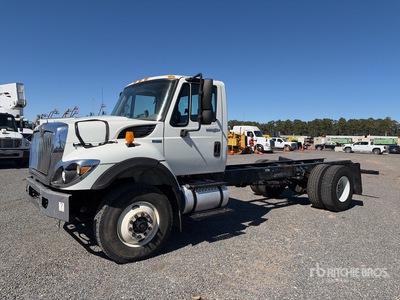 2013 International 7400 4x2 Fahrgestell