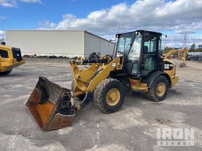 2018 Cat 906M Pala gommata