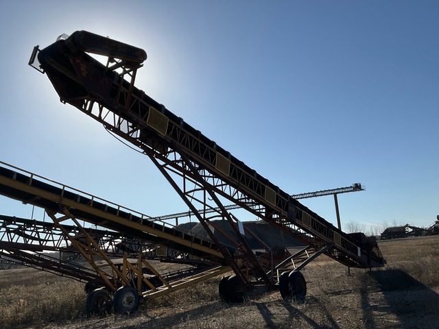 Kolberg 30 in x 70 ft Portable Stacking Conveyor Kolberg 30 in x 70 ft Portable Stacking Conveyor