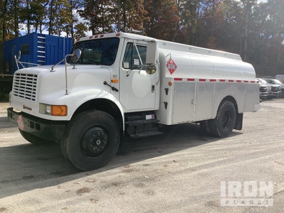 1989 International 4900 1800 gal 4x2 Fuel and Lube Truck