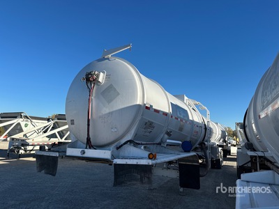 2011 Polar Tank MC407 8400 gal T/A Remorque citerne