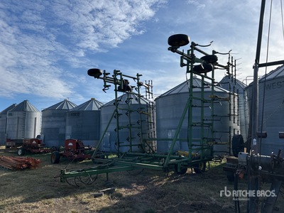 John Deere 1010 41 ft Cultivator