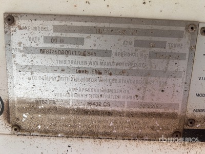 2011 Lusty EMS 9 m Tri/A Side Dump Trailer