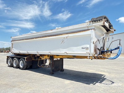 2012 Roadwest 8.4 m Tri/A Side Dump Trailer