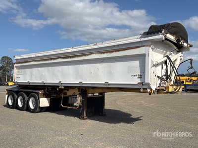 2012 Roadwest 8.4 m Tri/A Side Dump Trailer