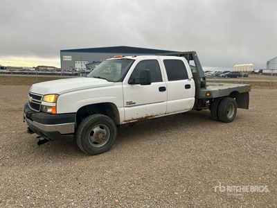 2006 Chevrolet Silverado 3500HD 4x4 Crew Cab Flatbed Truck
