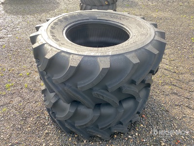 Quantity of (2) Firestone 460/70 R24 R8000UT TL 159A8159B إطارات المعدات