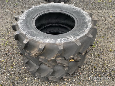 Quantity of (2) Firestone 360/70R20 R4000 TL 129A8 إطارات المعدات