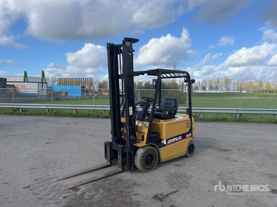 2007 Cat EP25K-PAC شاحنة رفع كهربائية (Inoperable)