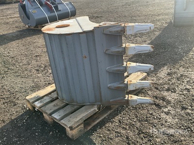 Strickland 30 in Digging Excavator Bucket - Fits Hyunday R80