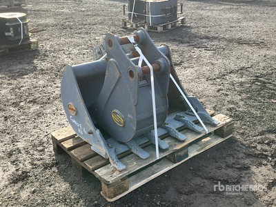 Strickland Excavator Bucket - Fits Kubota KX50