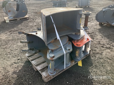 Strickland 18 in Excavator Bucket - Fits Kubota KX080