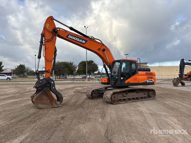 2022 Doosan DX225LC-7 Tracked Excavator
