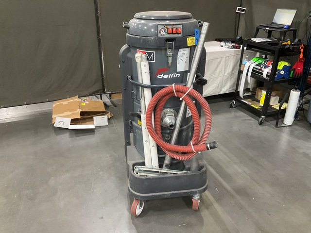 Delfin D/M3042 Vacuum Cleaner