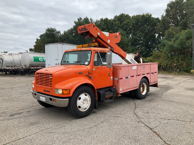 1999 Versalift VST236I 36 ft on 2000 International 4700 4x2 Bucket Truck