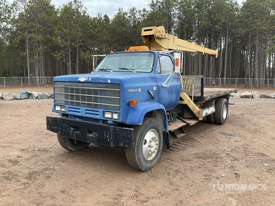 Straight Boom on 1982 GMC Topkick Kodiak 4x2 Kranwägen