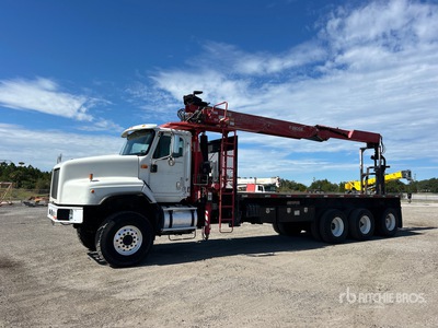Fassi F280SE 6900 lb Knuckle Boom on 2005 International 5600i 8x6 Boom Truck