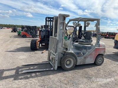 2017 Toyota 8FGU25 4500 lb Pneumatic Tire رافعة شوكية