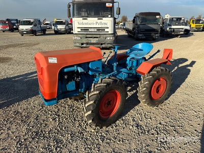 Pierre Tracteur agricole utilitaire